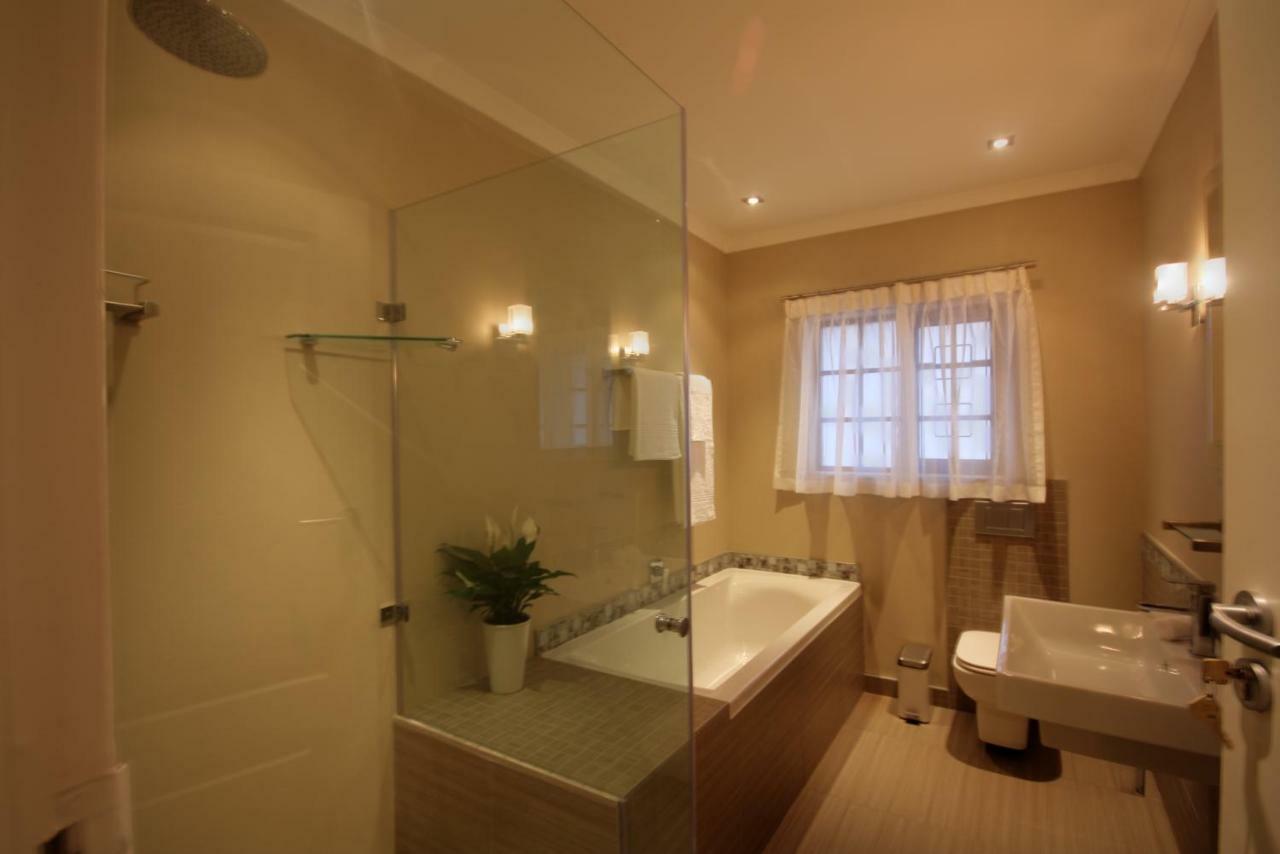 Gardenview Guest House พอร์ตเอลิซาเบธ ภายนอก รูปภาพ